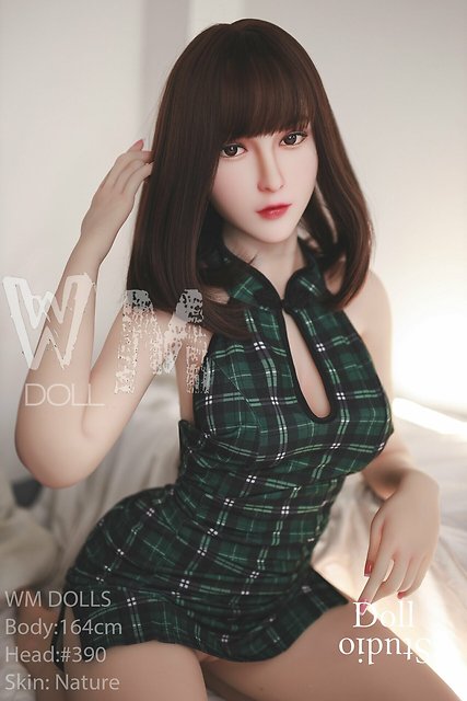 New photos with WM Dolls WM-164/D body style and no. 390 head (Jinsan no. 390) -